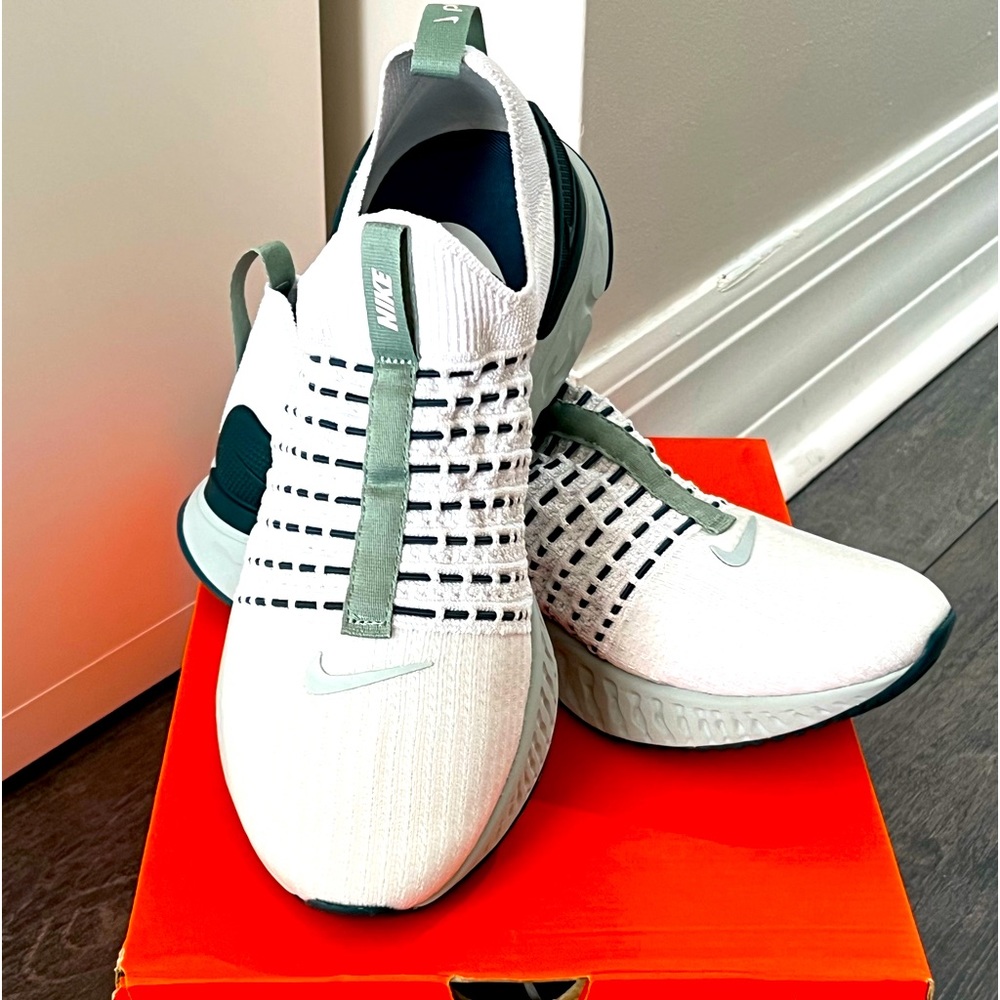 Nike React Phantom Flyknit Run 2 - Womens 10.5; BNIB - never worn